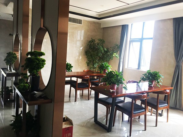 華東工控臨時(shí)會(huì)客室