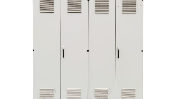 華東工控：以客戶需求為核心的<i style='color:red'>定制化控制柜</i>解決方案專家